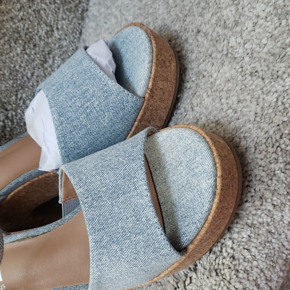 Corkys Blue and Tan Heeled Sandals  NWT - Picture 6 of 8